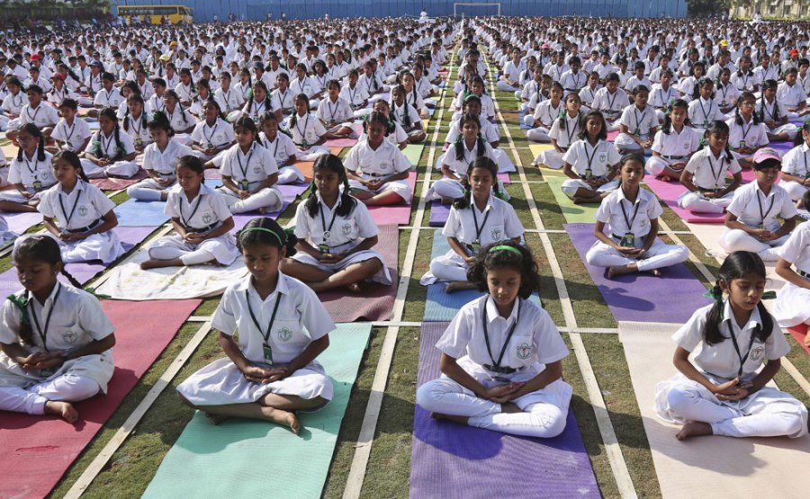 yoga-multitud